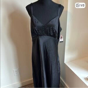 Sofia by Sofia Vergara Black Midi Dress